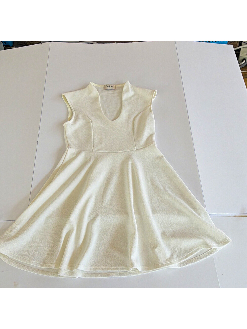 MGirls by Material Girls White Fit & Flare V-Neck Pleated Stretch Dress M
